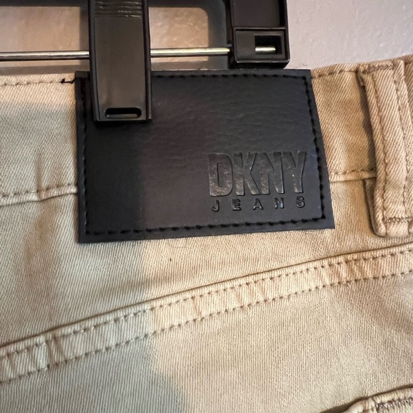 Dkny Cream Slim Jeans with Classic Design - Picture 3 of 6